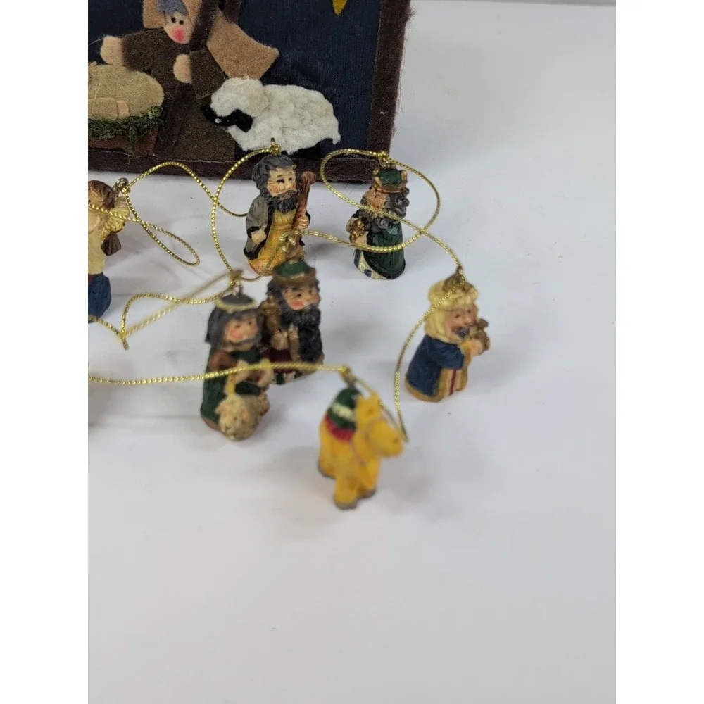 Vintage Nativity Scene‎ Felt Box With Figurine Garland